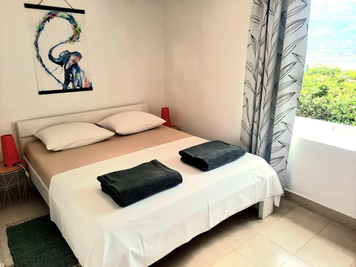 Apartment Lozica With Private Garden, Self Check-In * Korcula Town